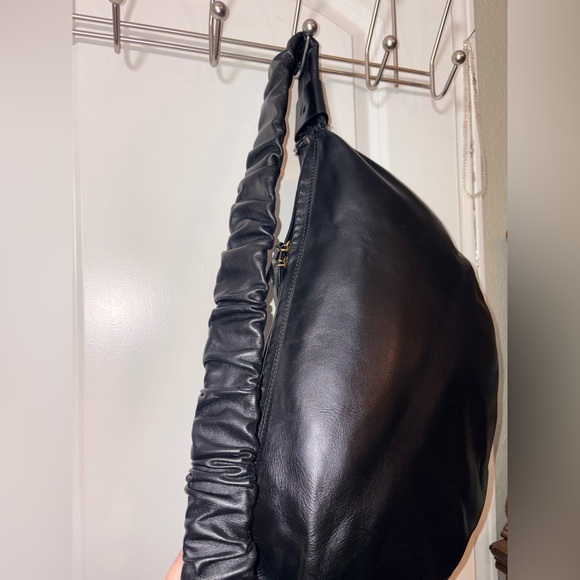 Amerai Made in Italy Black Leather Large Hobo Shoulder Bag - Picture 9 of 14